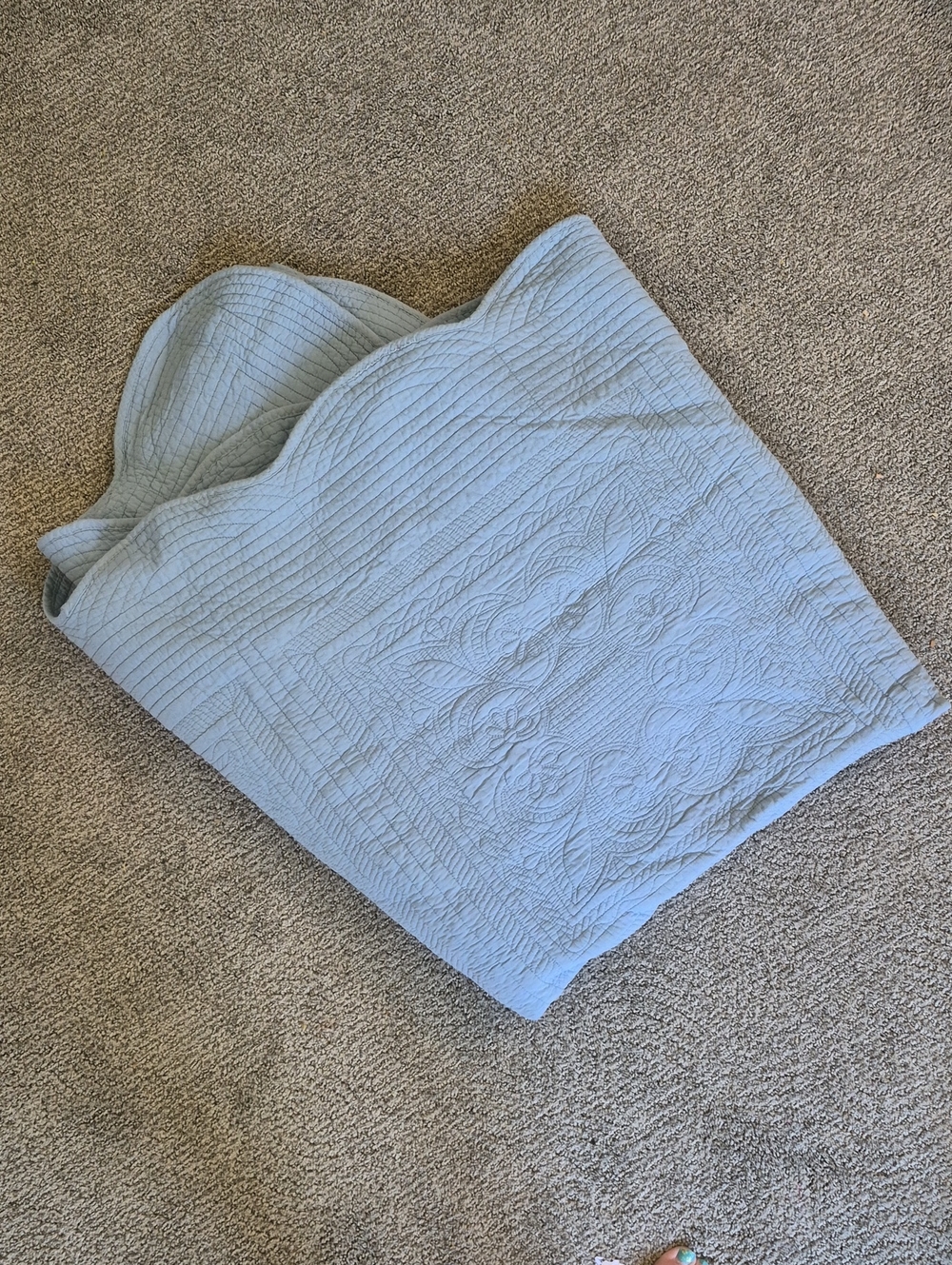 Light Blue Quilted Bedspread - Classic Floral Pattern
